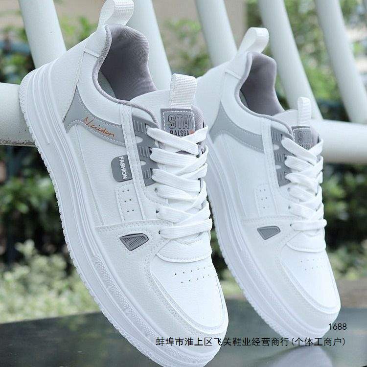 Spring Men's Shoes 2026 New Lightweight Versatile Sports Shoes Soft Sole Non-Slip Casual Running Shoes Men's Travel Shoes